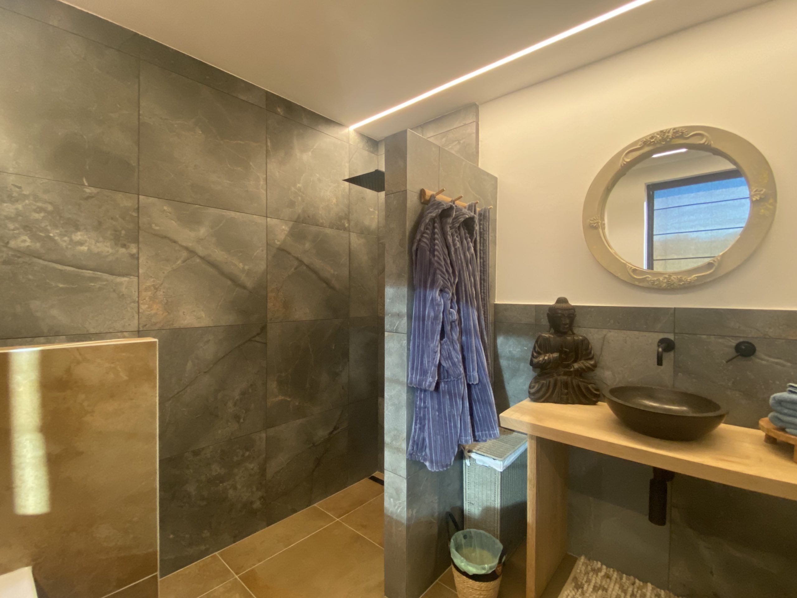 Art Bruges Guestrooms Therapy room Bathroom