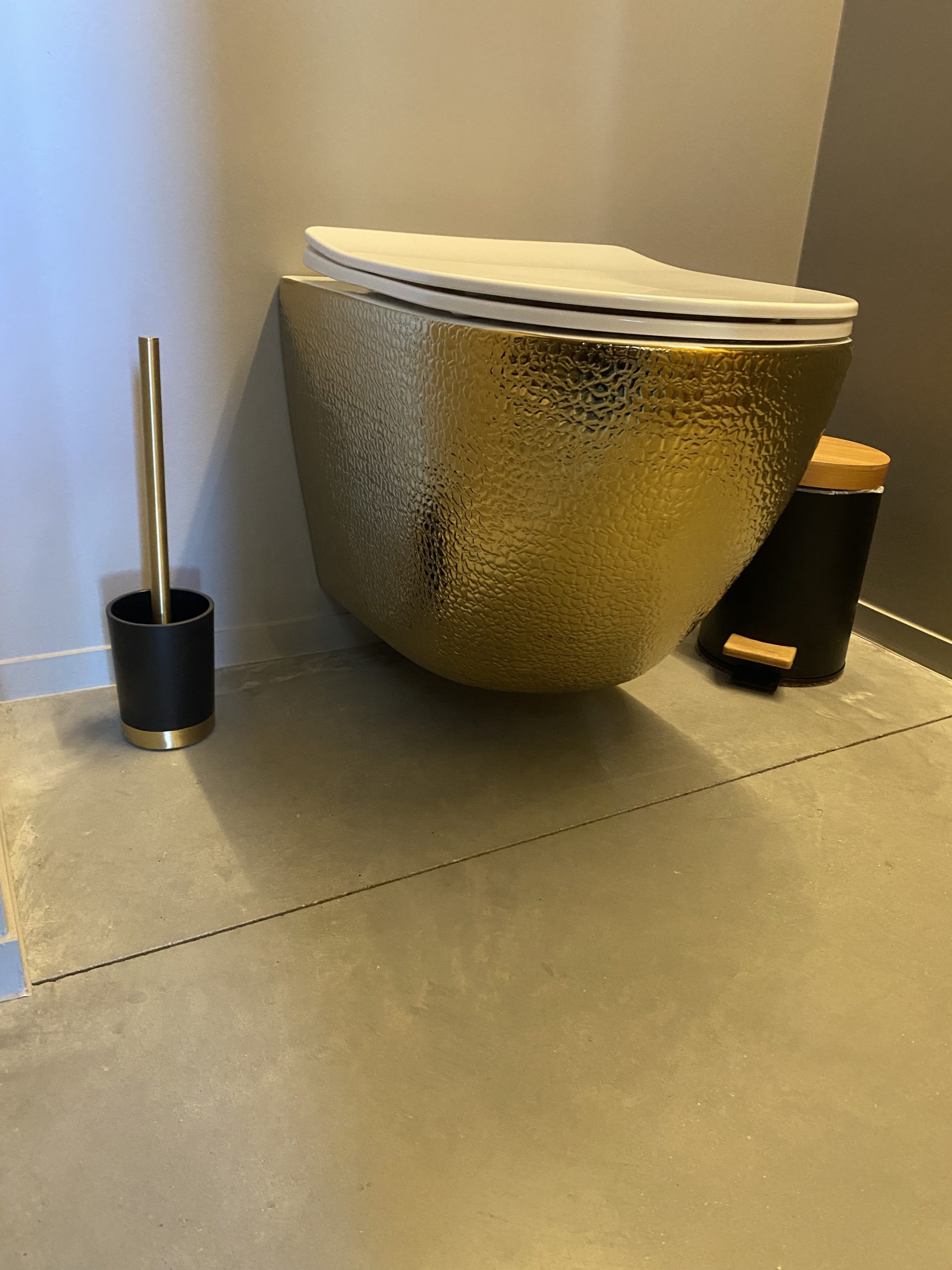 Art Bruges Guestrooms Lodge Golden Closet