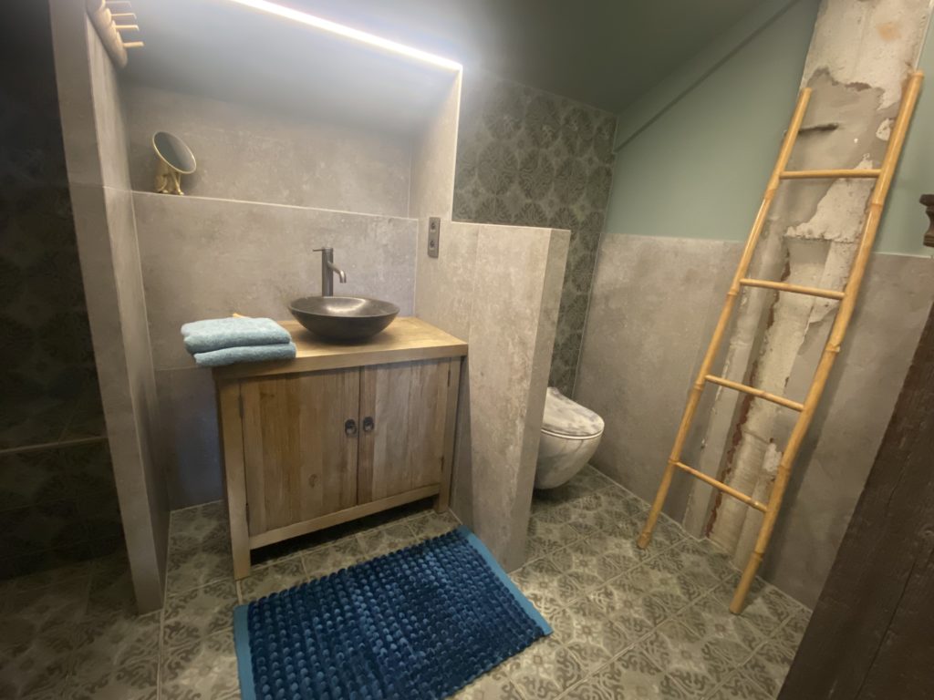Art Bruges Guestrooms Balcony Bathroom
