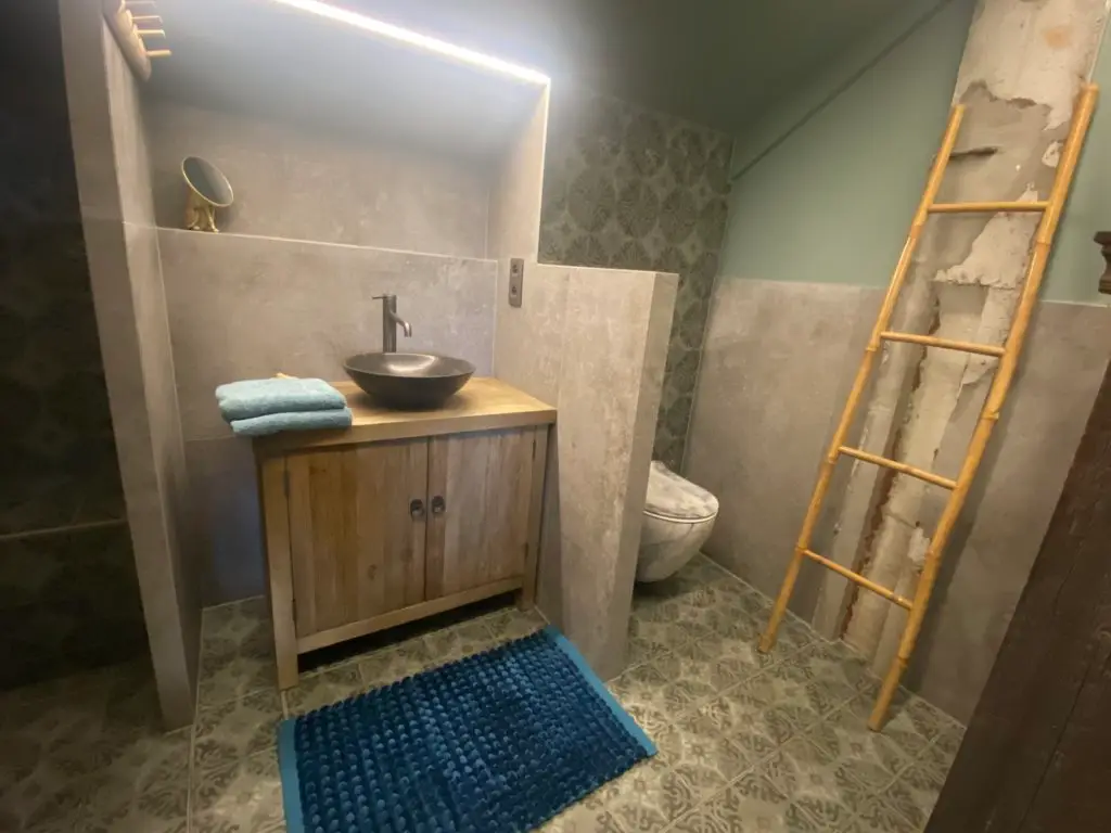 Art Bruges Guestrooms Balcony Bathroom
