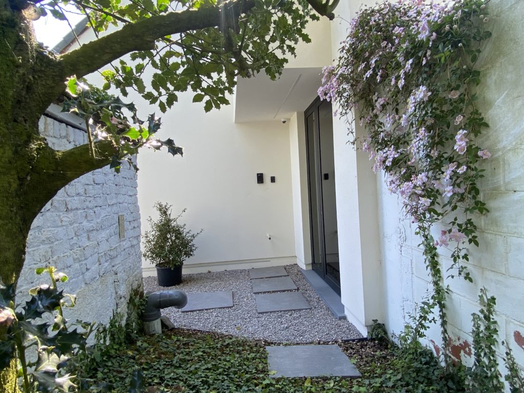 Art Bruges Guestrooms Frontdoor Voordeur